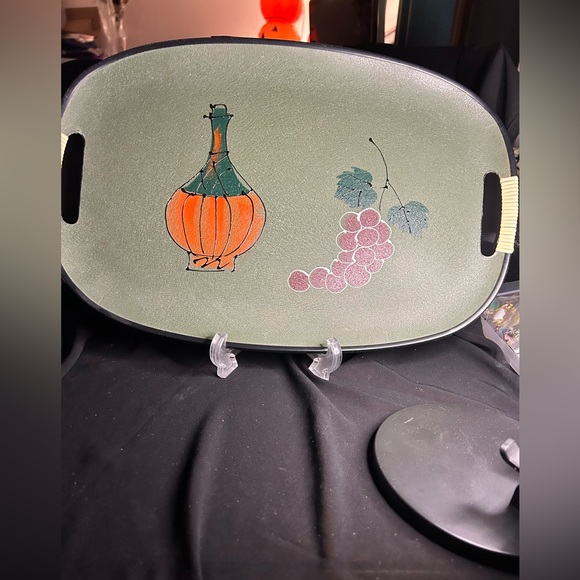 TILSO VTG MCM Set of Two fiberglass Chianti and Grapes serving trays. - Picture 3 of 9